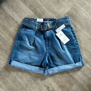Gloria Vanderbilt belted shorts